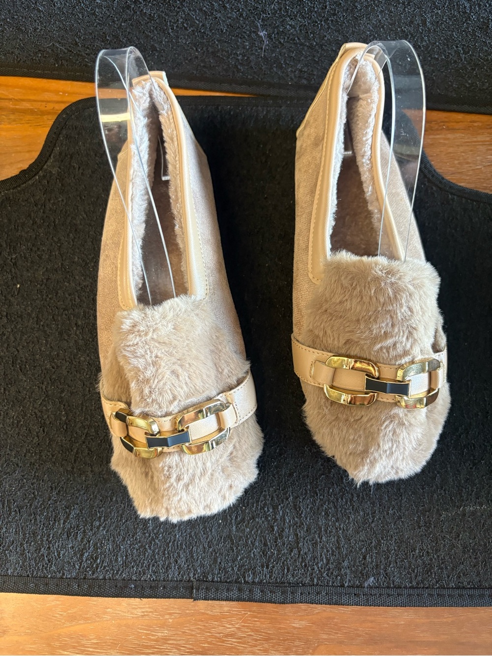 NWOT Beige Faux Fur Loafer Flats Women’s Size 38
